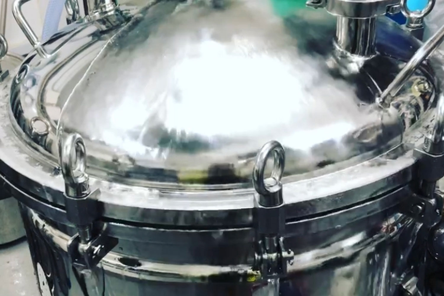 イースト（酵母）投入